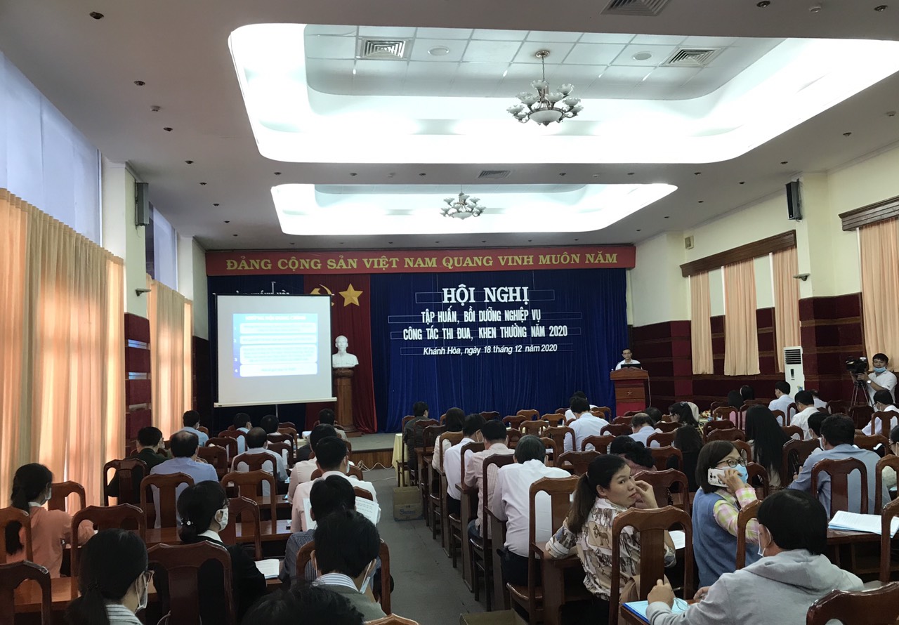 Hội nghị tập huấn công tác thi đua, khen thưởng  cho các đơn vị Sở, Ban, Ngành thuộc tỉnh Khánh Hòa