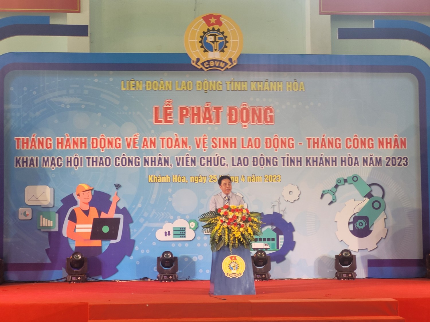 Đ/c Nguyễn Khắc Toàn – Phó Bí thư Thường trực Tỉnh ủy phát biểu